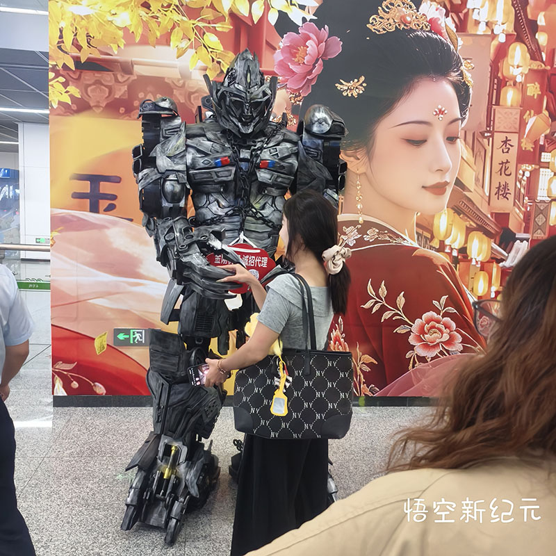 真人穿戴机甲威震天助力乡村文化振兴